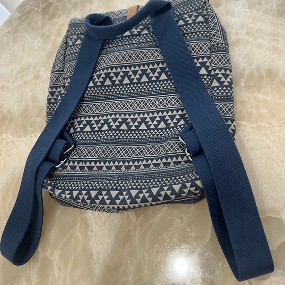 Tom’s Patterned Backpack - Picture 3 of 10